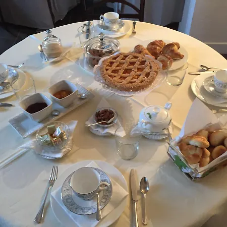 D'hôtes De Charme La Belle Vue Couette-café *